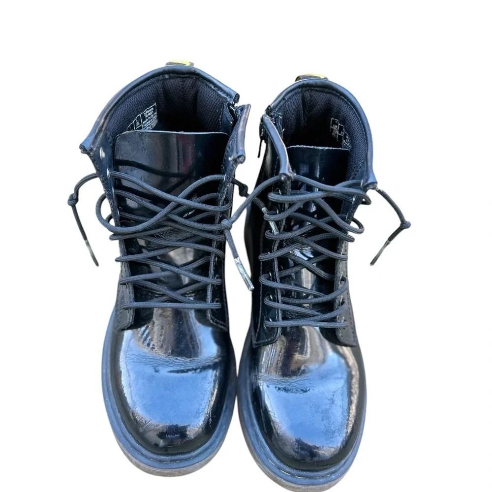 Dr. Marten’s TODDLER 1460 RAINBOW PATENT LEATHER LACE UP BOOTS - Size 2 - Black